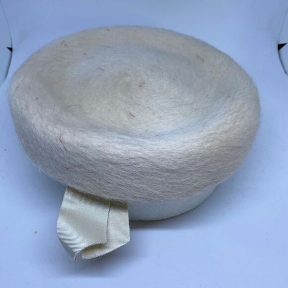 Vintage 1950's Llamasene Cream Hat & Faux Hat Pin - Picture 3 of 8